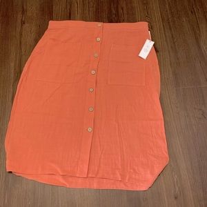 Cute orange skirt!!